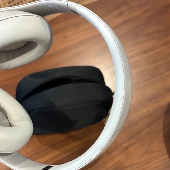 Beats Studio Pro Wireless Headphones in Sandstone - Picture 9 of 9